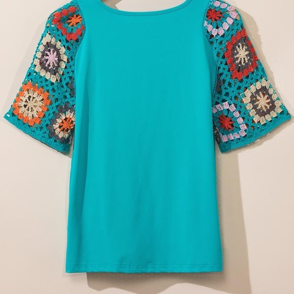 Turquoise Floral Crochet Short Sleeve Top - Picture 2 of 9